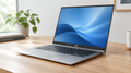 Dell Latitude 5520 Laptop auf einem Holzschreibtisch